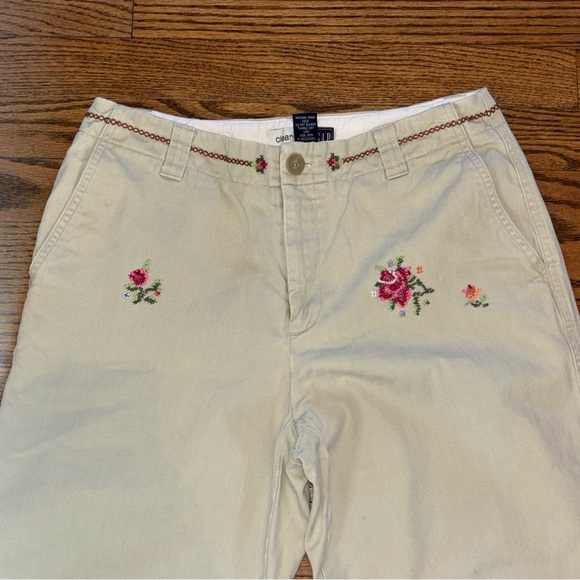Gap‎ Khaki Y2K Bohemian Clean Cut Floral Embroidered Capri Pants Women's sz 6 - Picture 3 of 16
